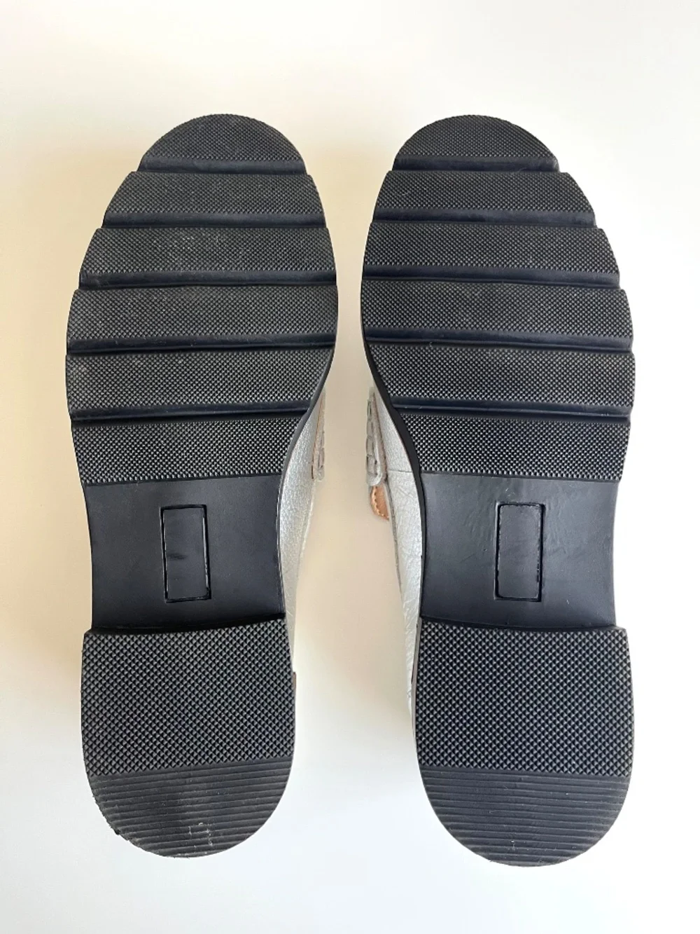 Blondo Waterproof Leather Penny Loafer Size 8 M Silver Metallic